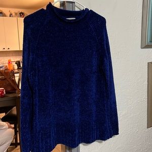 Cute flowy vintage sweater 💙